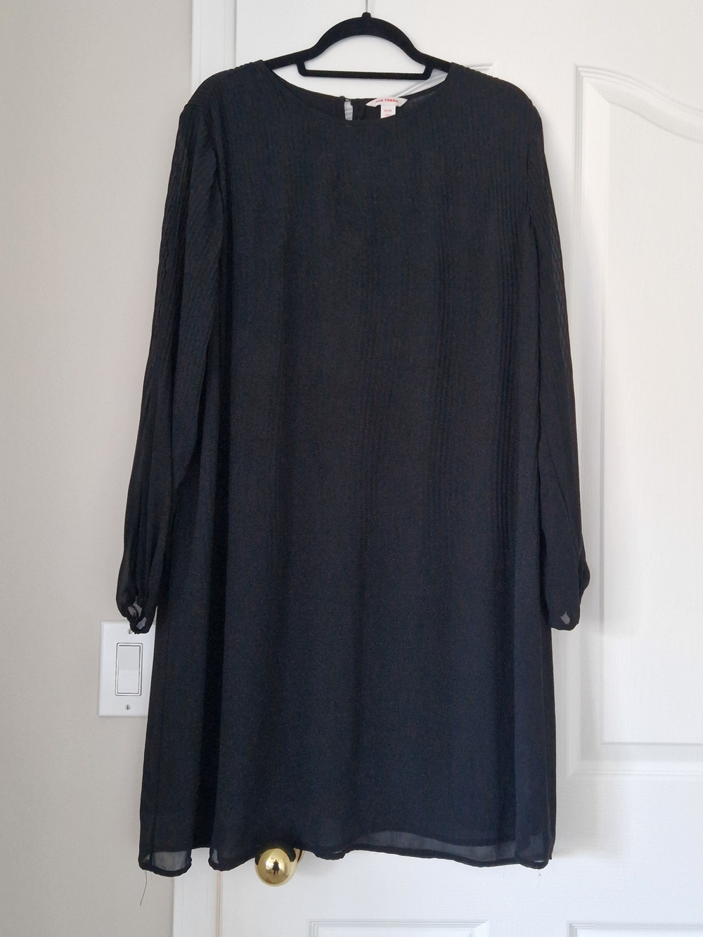 Black Long-Sleeve Shift Dress - Elegant Everyday Dress